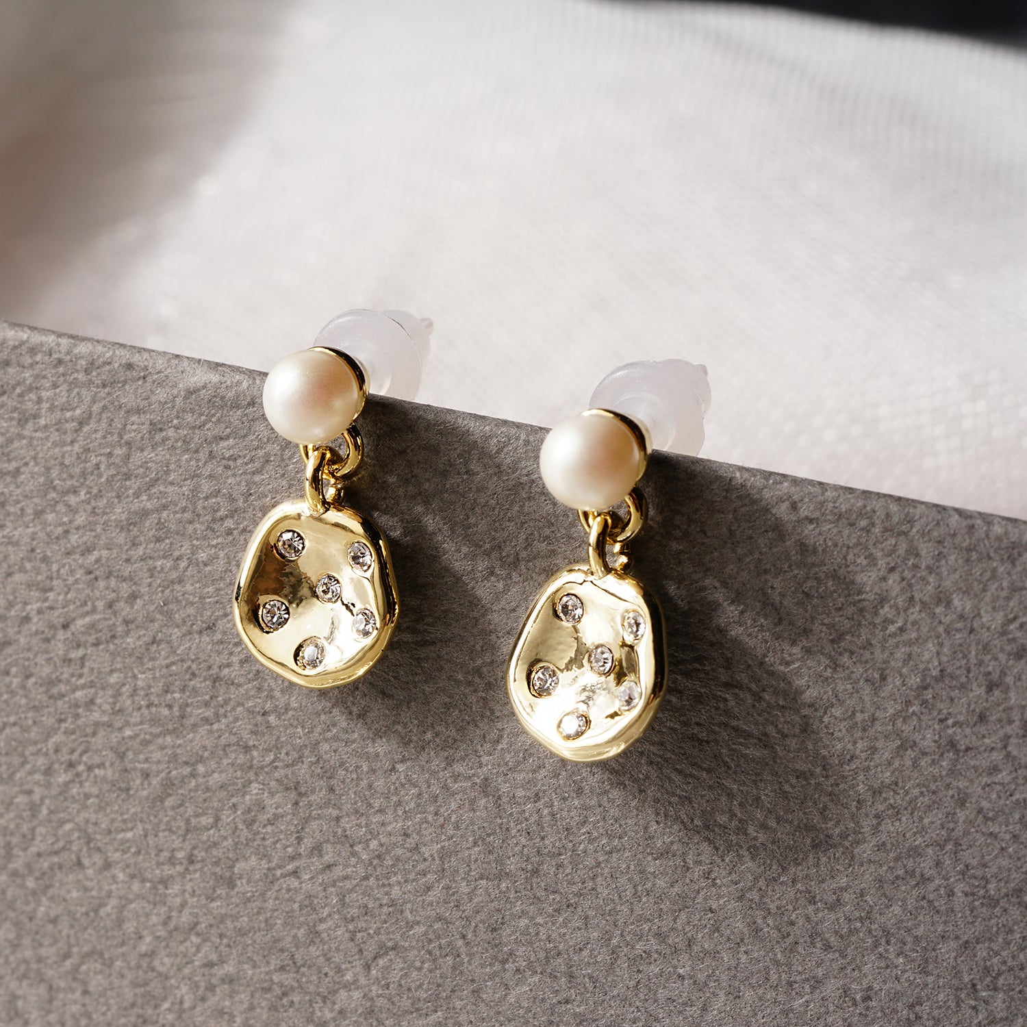 【NEW】メタルシリーズ メタル×ビジュー パール セラミックポストピアス