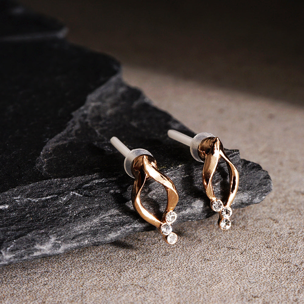 【 金属アレルギー対応 】3粒ビジュー セラミックポストピアス