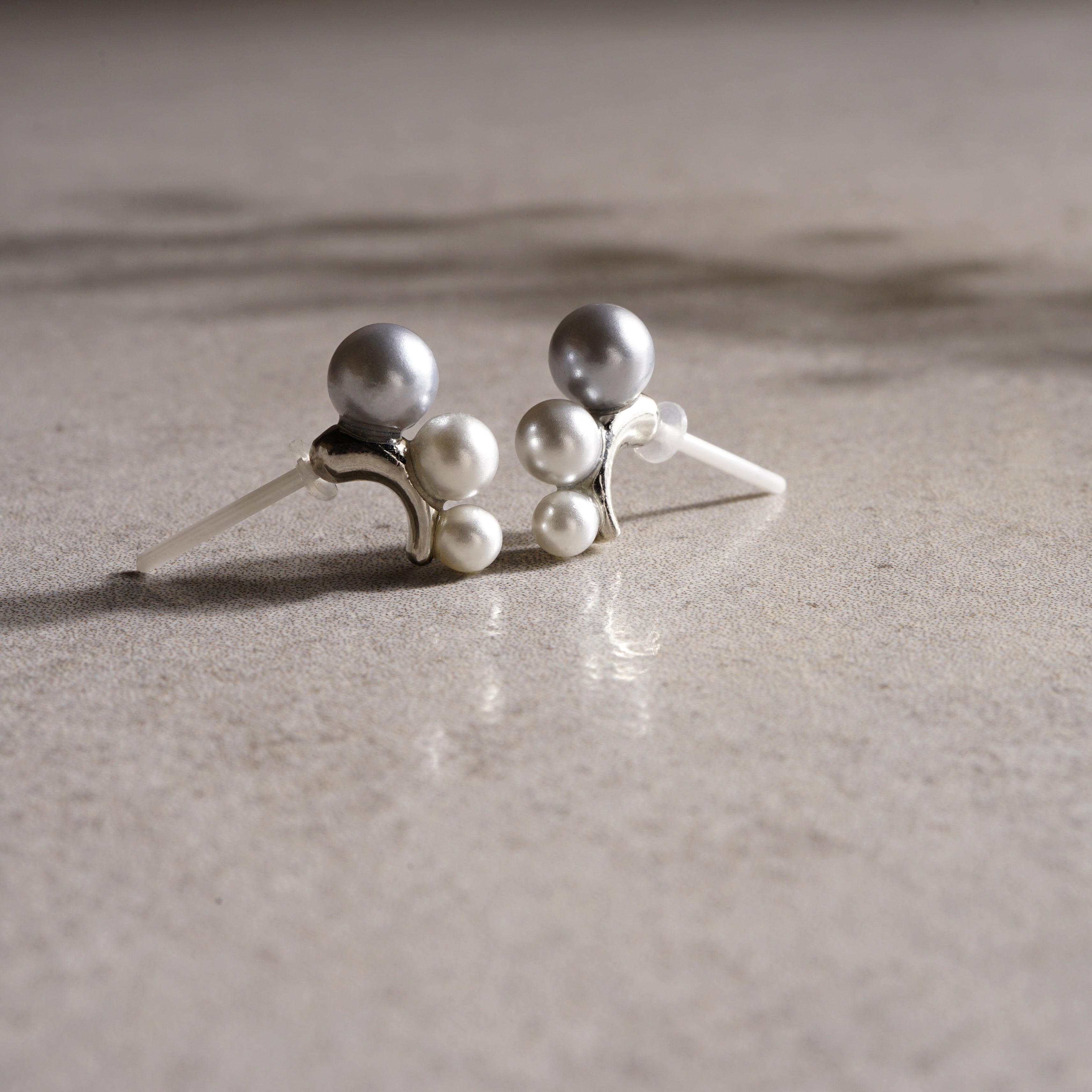 【NEW】【 金属アレルギー対応 】3連カラーパール セラミックポストピアス