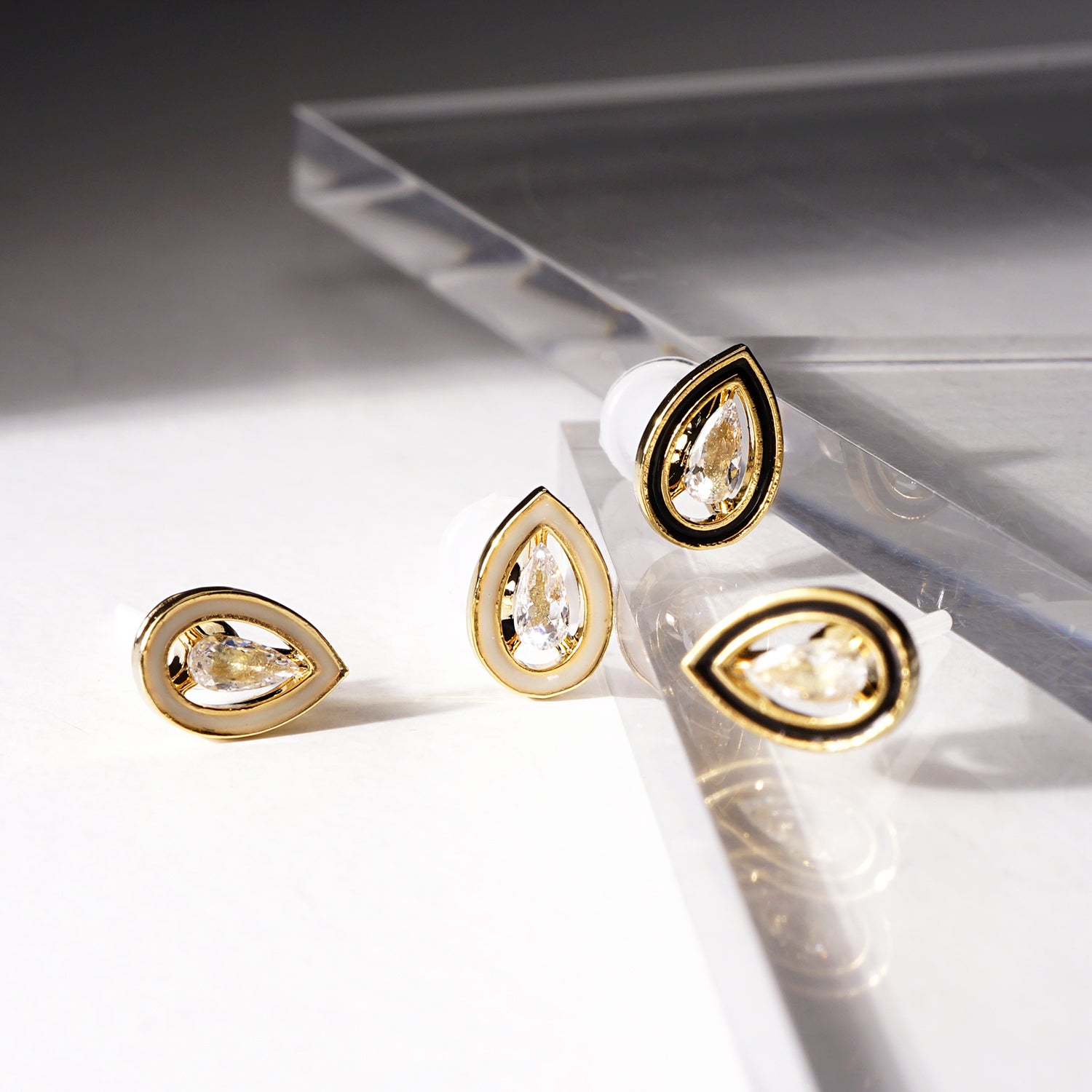 【NEW】【 金属アレルギー対応 】 カラーエポ×キュービックジルコニアシリーズ ティアドロップセラミックポストピアス