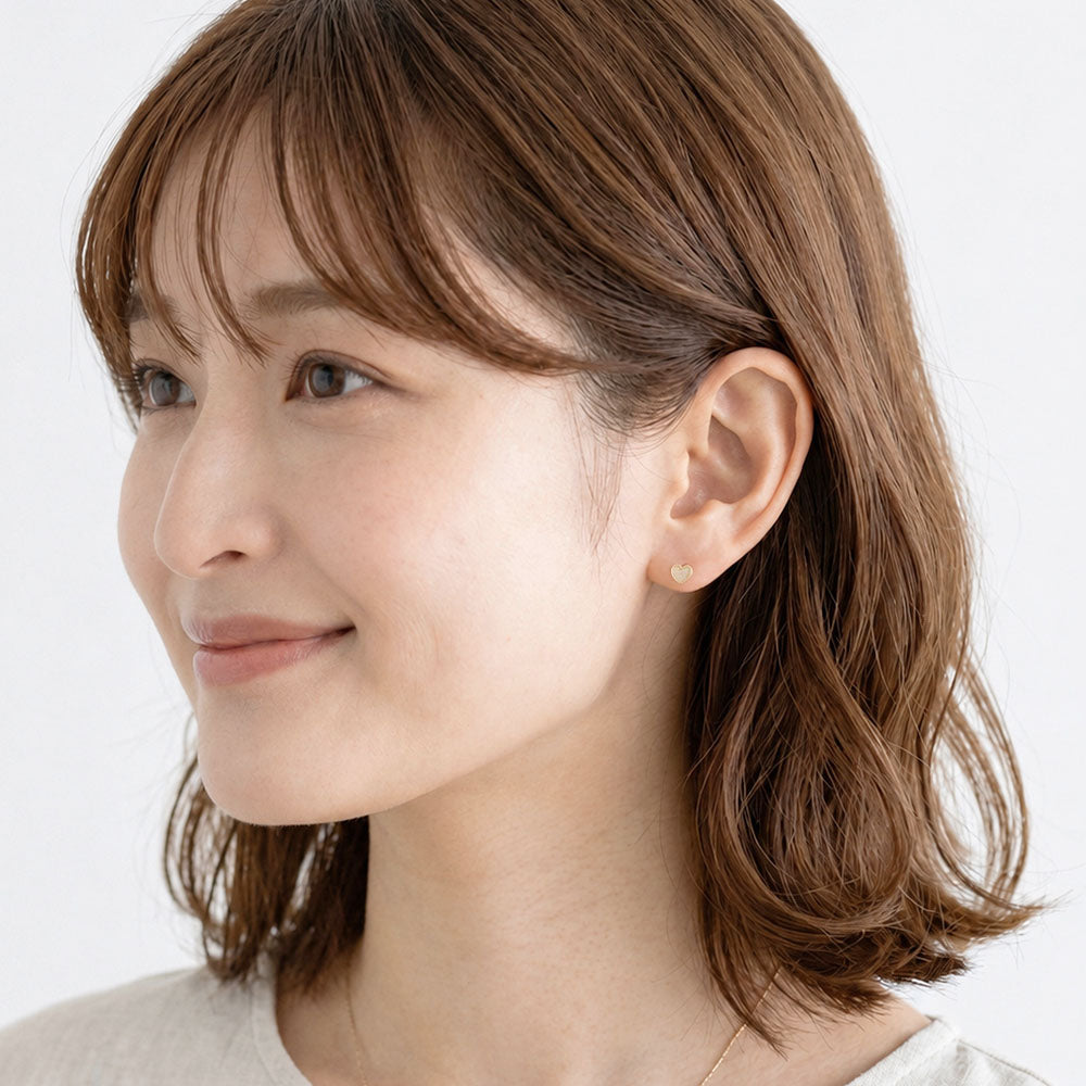 【NEW】【 金属アレルギー対応 】梨地 ハート セラミックピアス