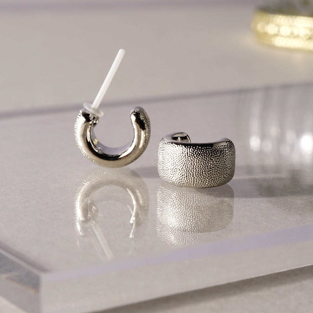金属アレルギー対応 梨地 フープセラミックピアス | itam 金属アレルギー対応アクセサリー