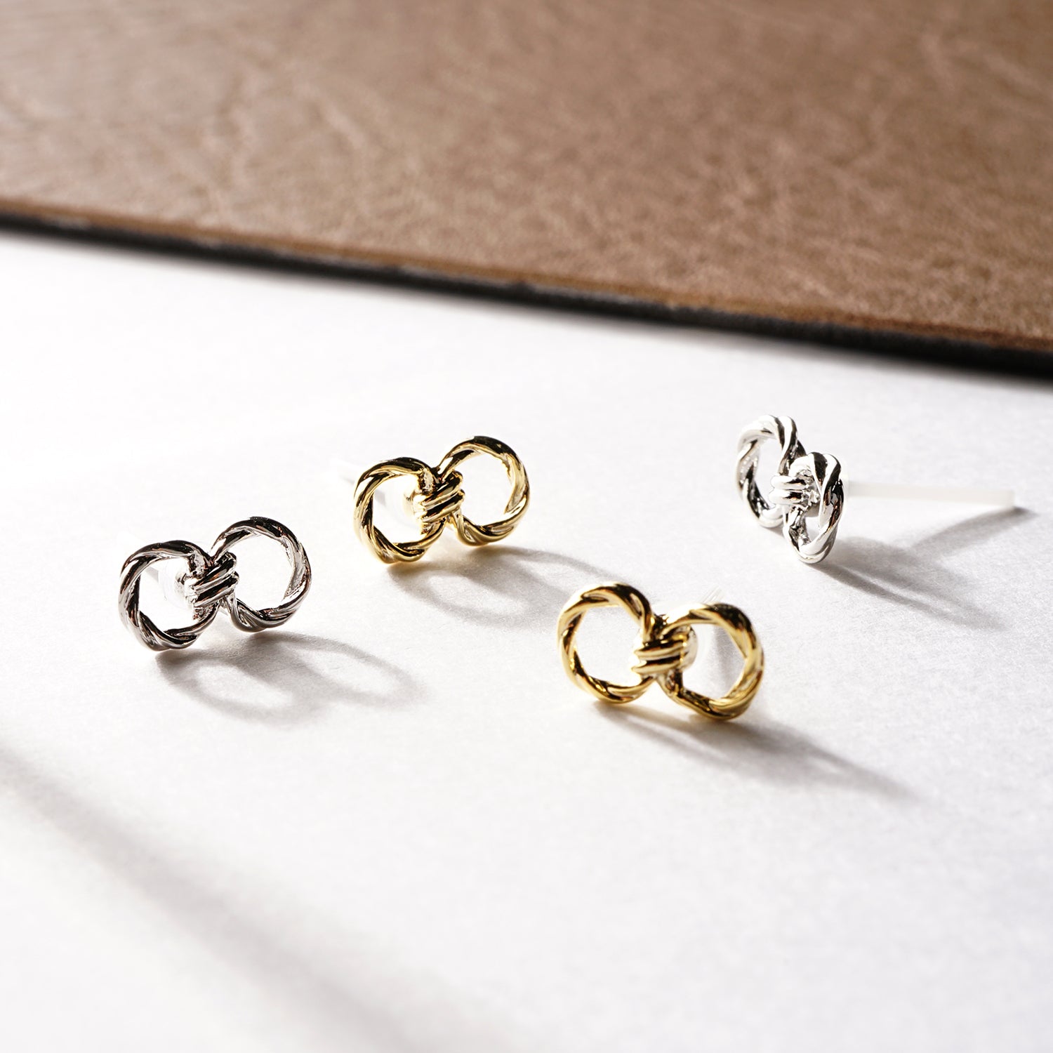 【NEW】メタルシリーズ ツイストリング セラミックポストピアス