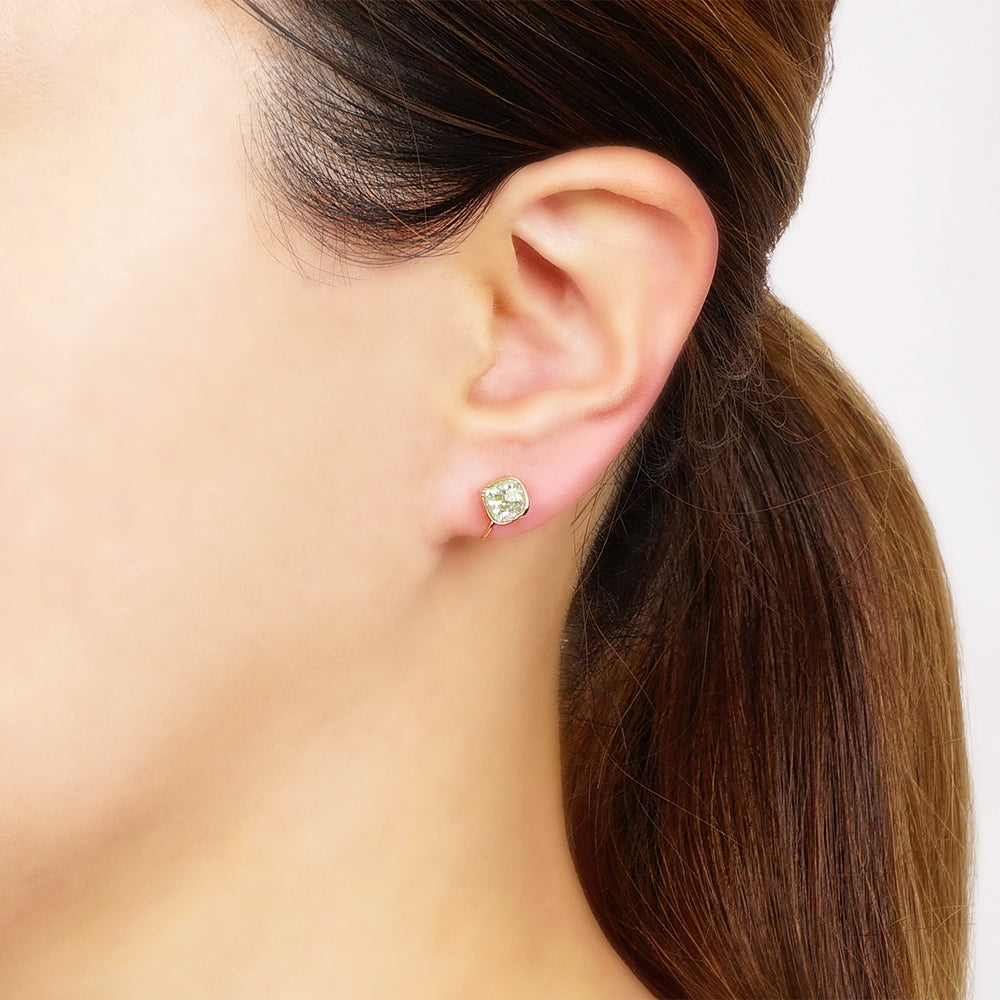 カラーキュービックジルコニア ノンホールピアス