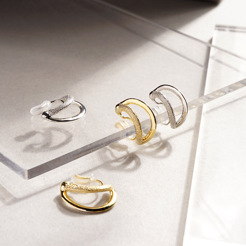 【NEW】梨地 ダブルフープノンホールピアス