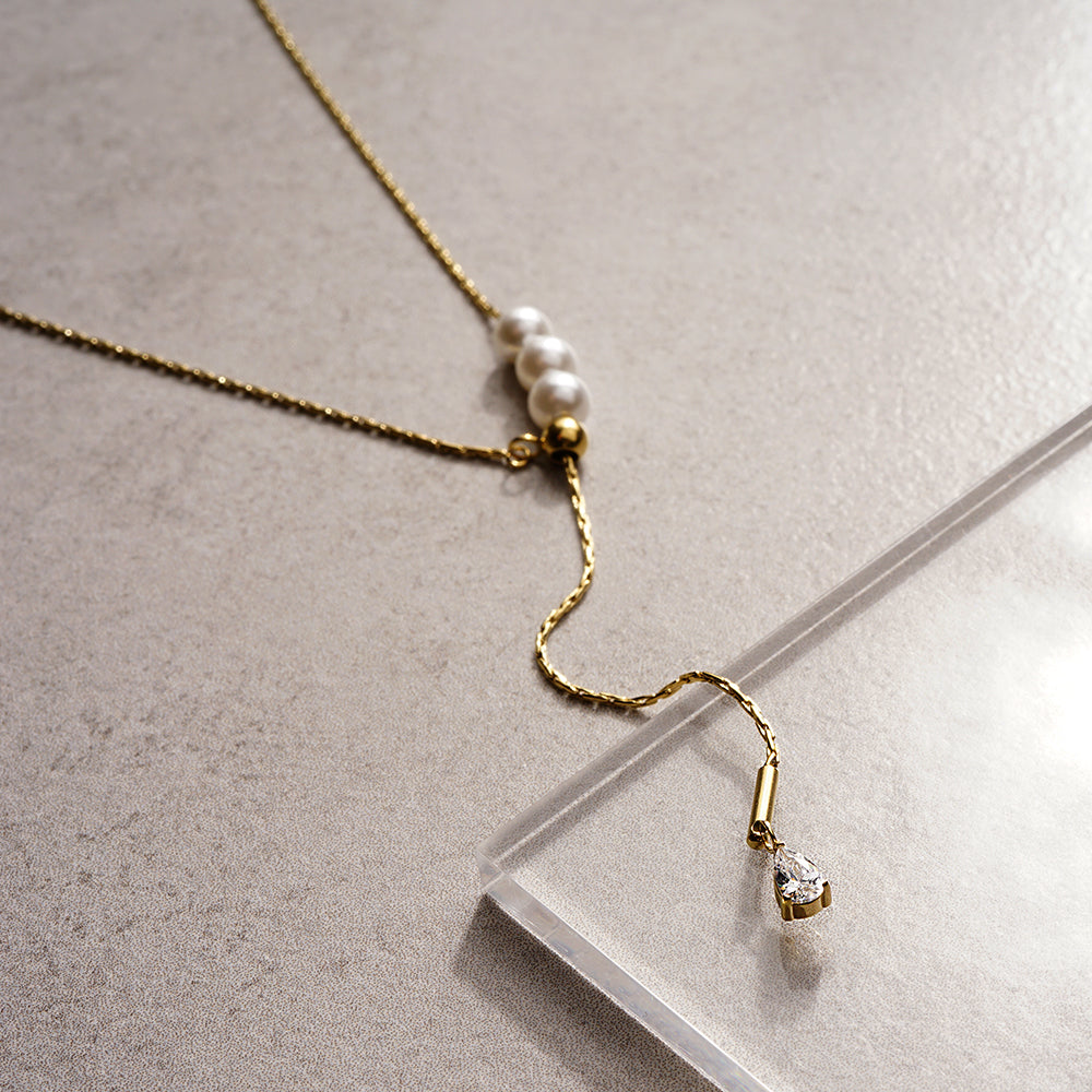 【NEW】【 金属アレルギー対応 】ステンレス ティアドロップ&3粒シェルパール Y字ネックレス