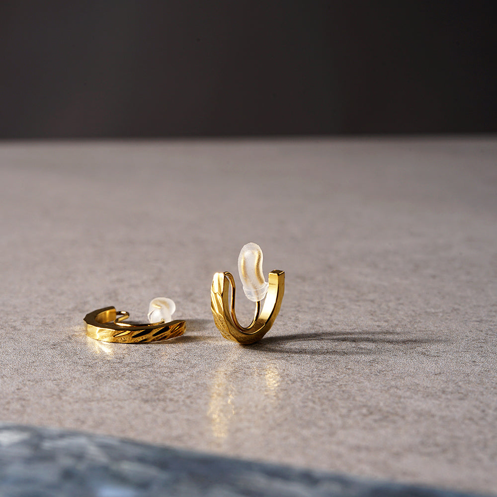 ステンレス カットデザイン ハーフフープノンホールピアス イヤリング シリコンキャッチ おしゃれ シンプル 金属アレルギー対応 itam