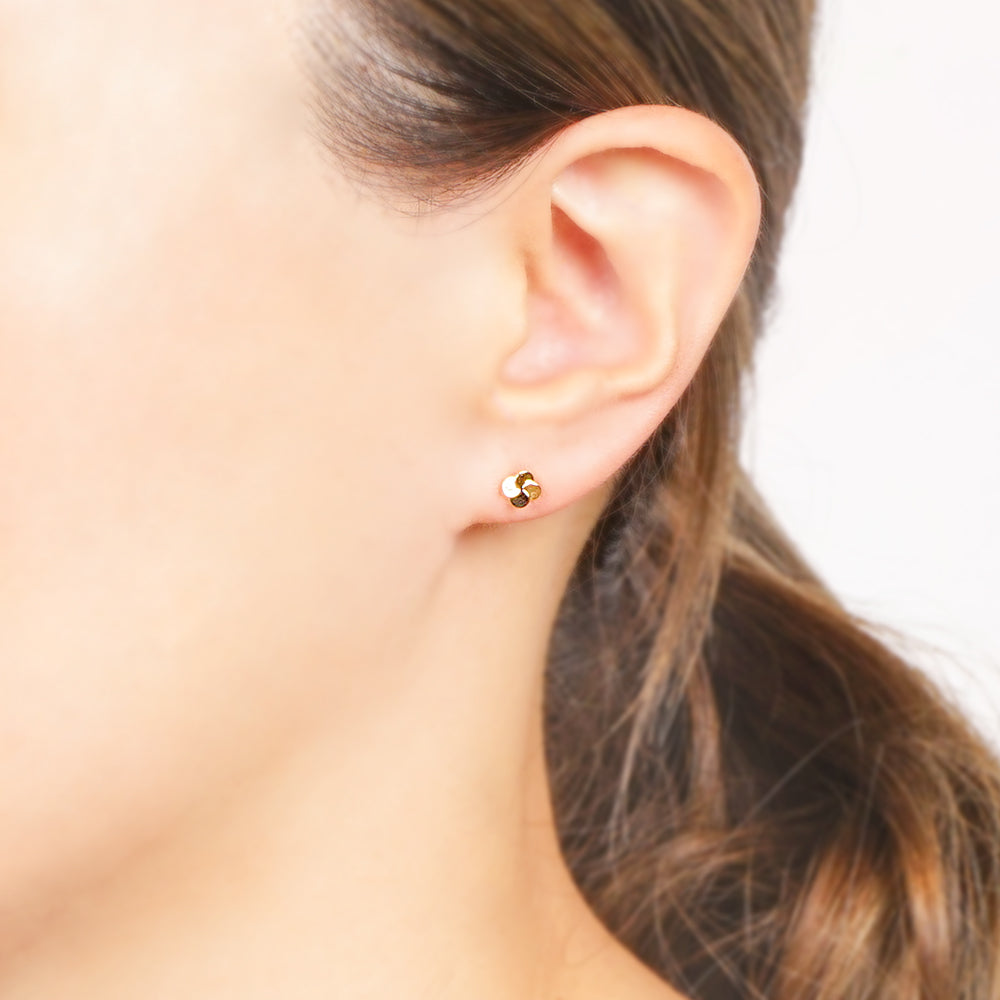 プチフラワー セラミックポストピアス