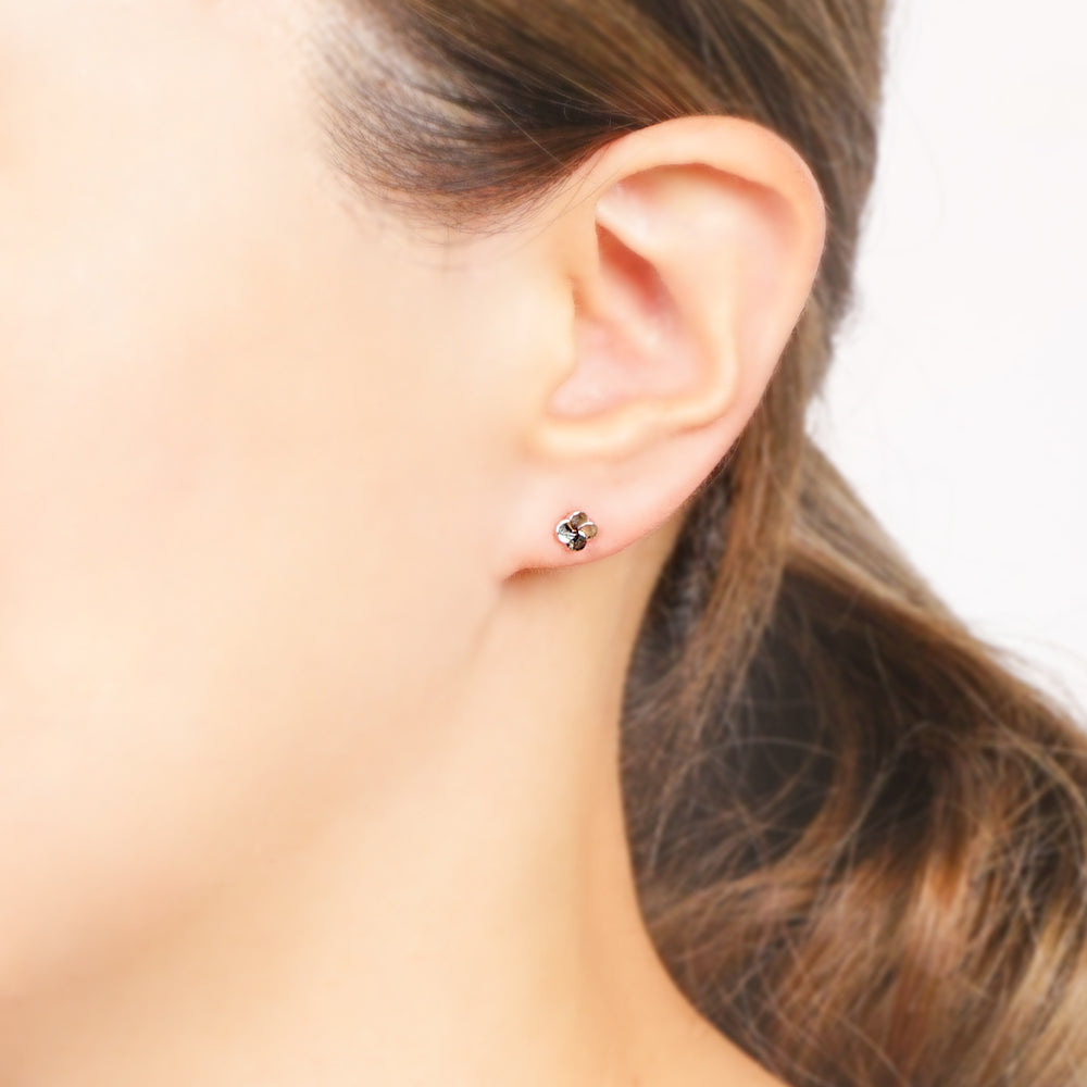 プチフラワー セラミックポストピアス