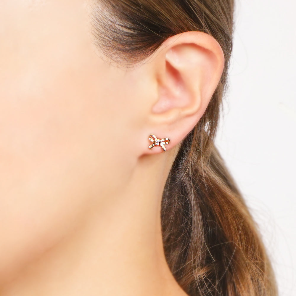 リボン ストーン セラミックポストピアス