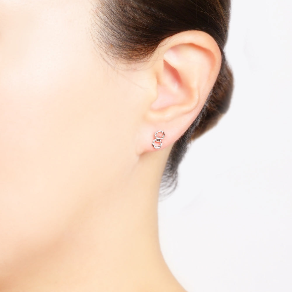 【NEW】メタルシリーズ ツイストリング セラミックポストピアス