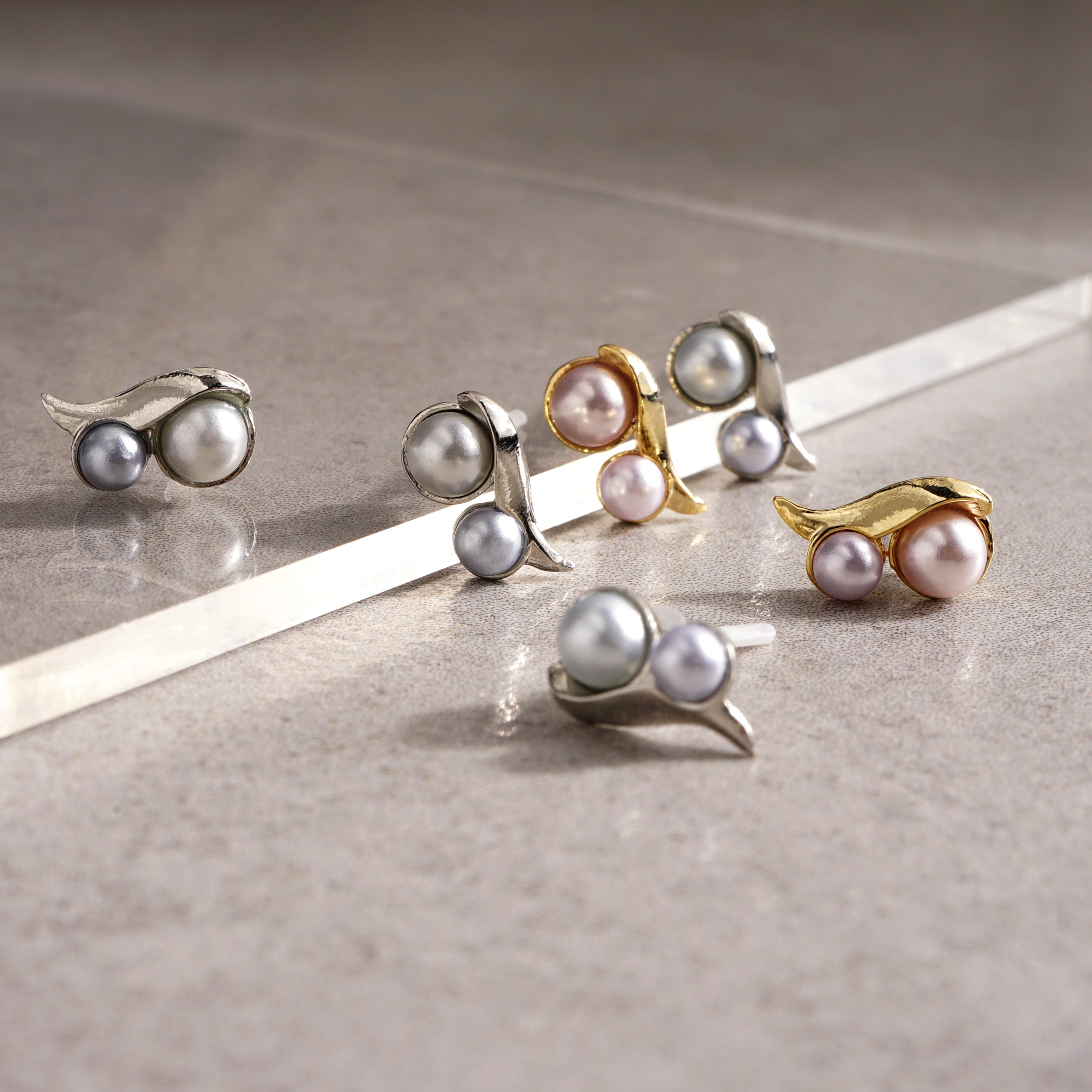 【NEW】【 金属アレルギー対応 】 2粒カラーパール セラミックポストピアス