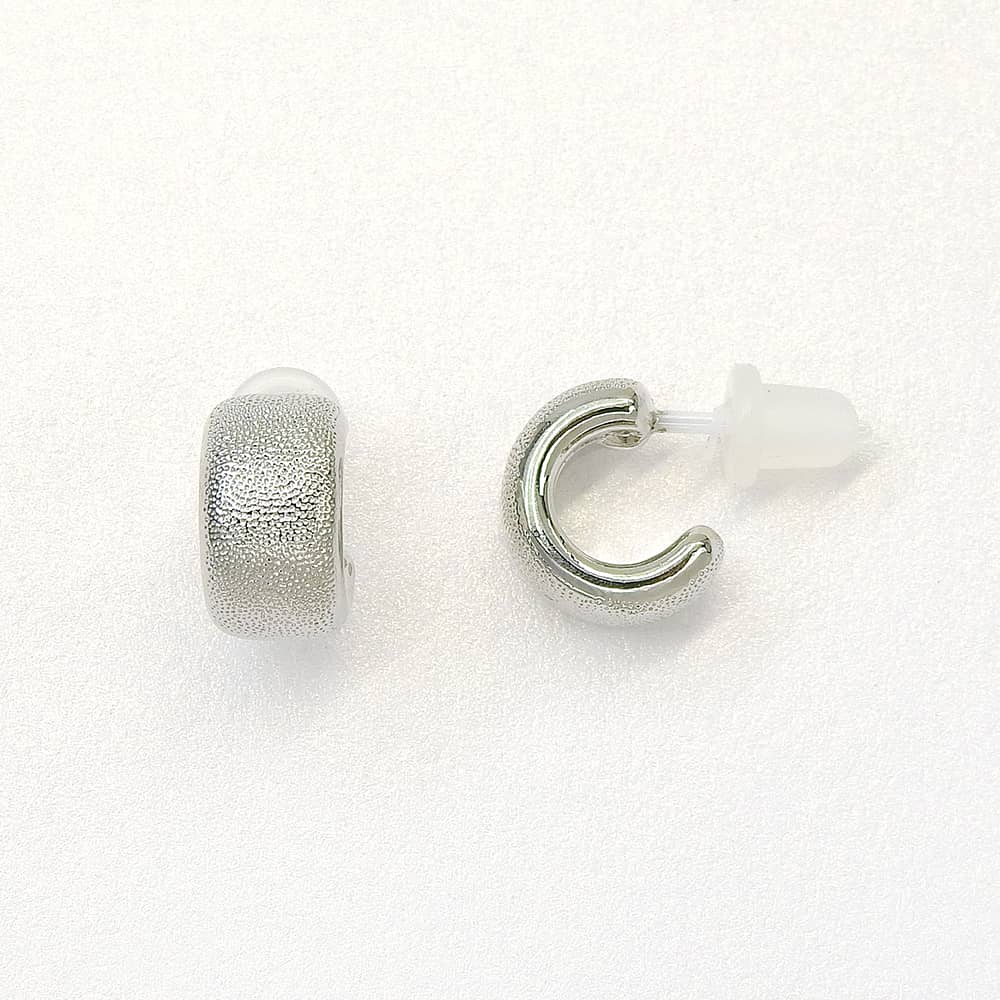金属アレルギー対応 梨地 フープセラミックピアス | itam 金属アレルギー対応アクセサリー