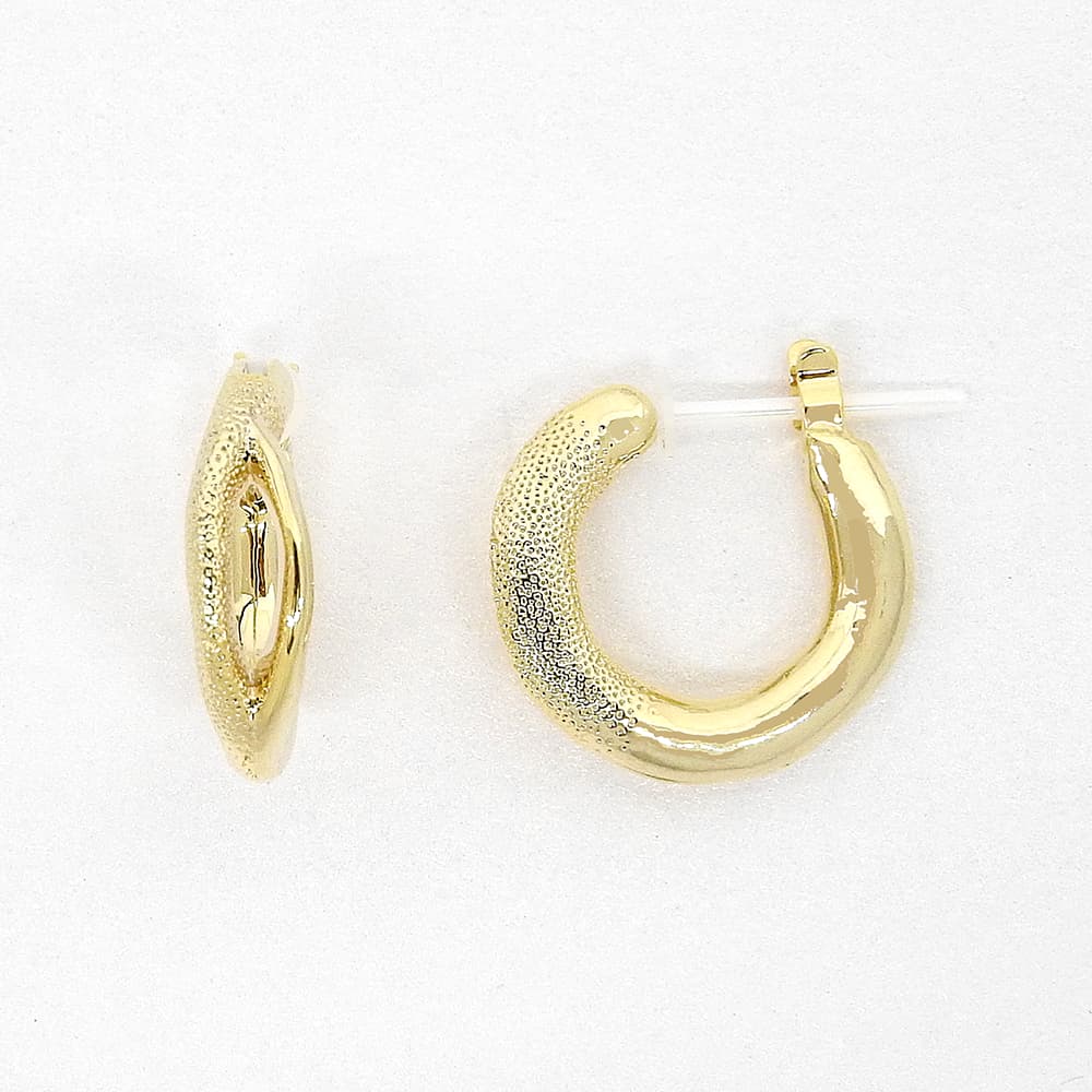 【NEW】【 金属アレルギー対応 】メタル クロッシングフープ セラミックポストピアス