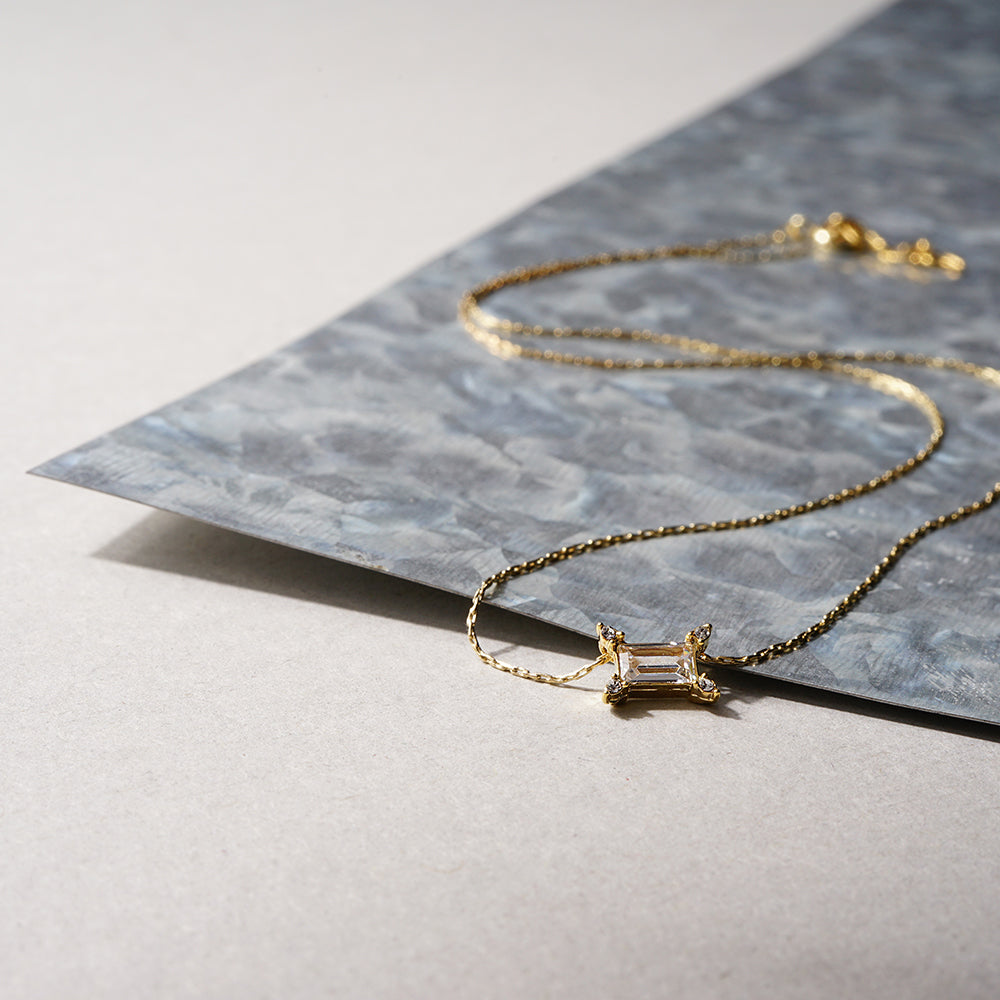 キュービックジルコニア×クリスタルガラス レクタングル ネックレス 