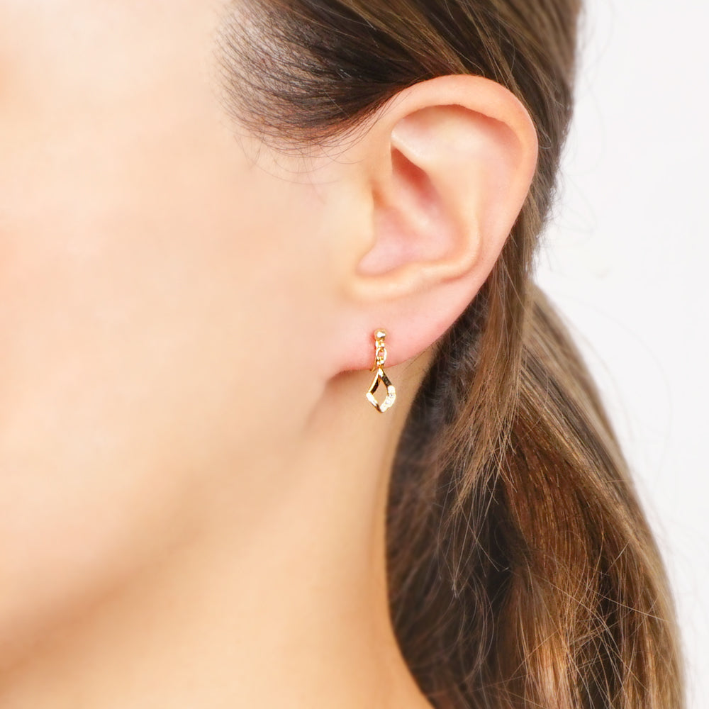 3連ストーン ノンホールピアス