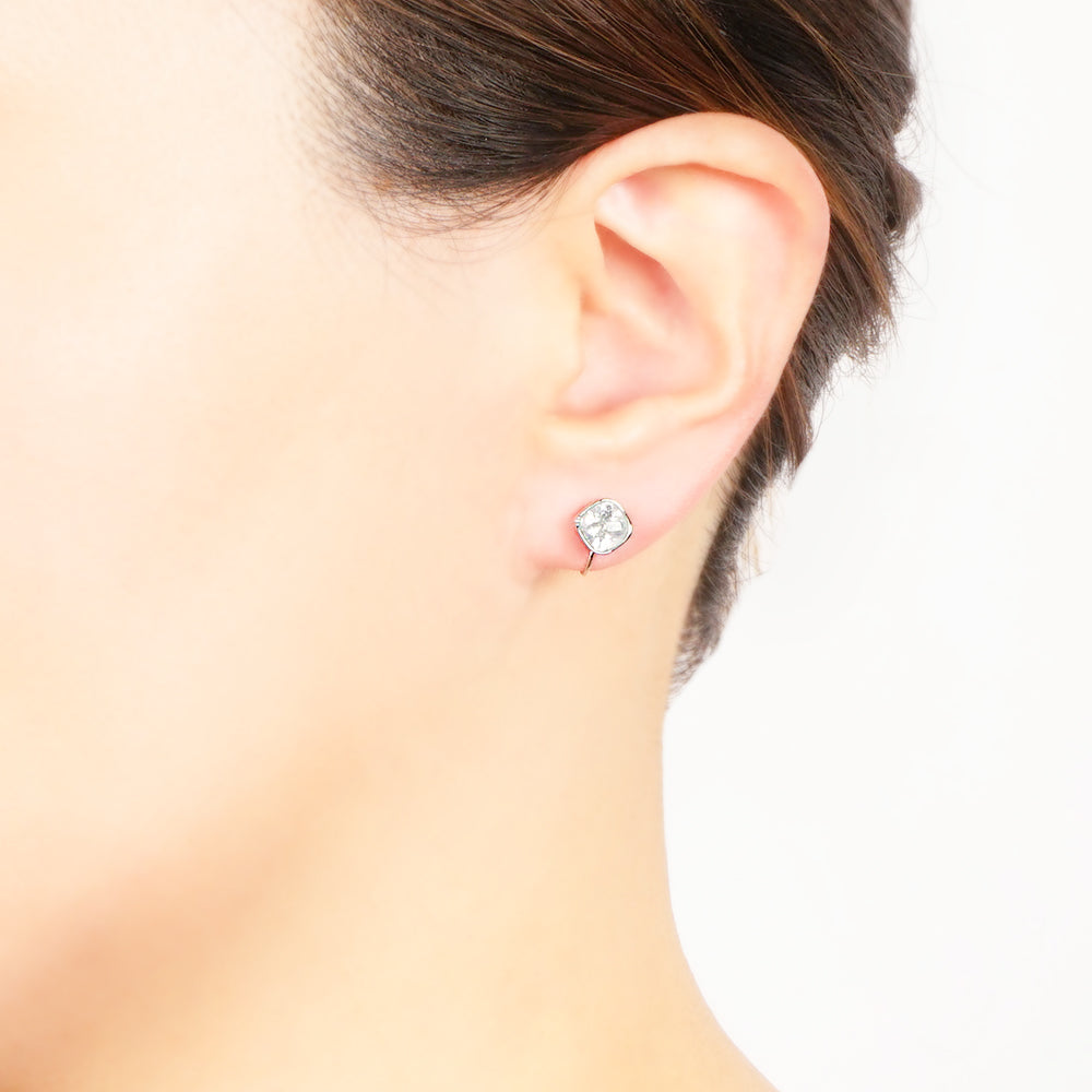 【NEW】カラーキュービックジルコニア ノンホールピアス