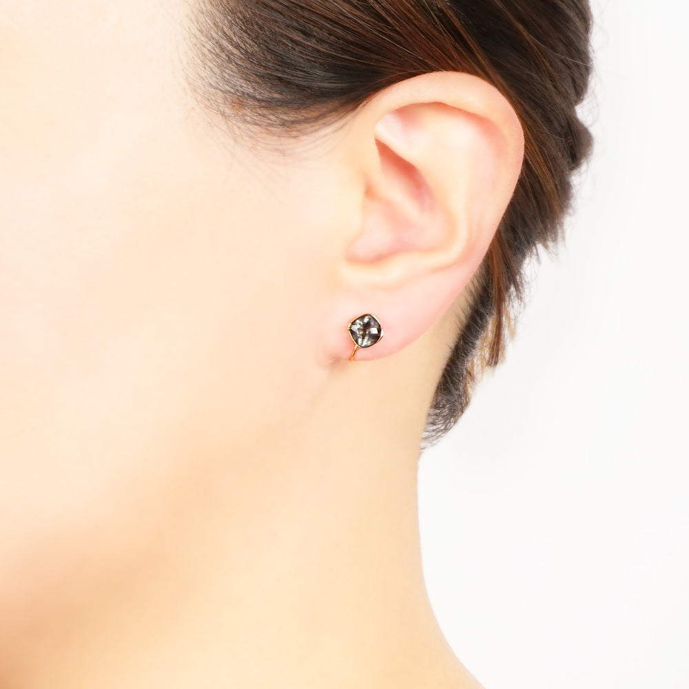 【NEW】カラーキュービックジルコニア ノンホールピアス