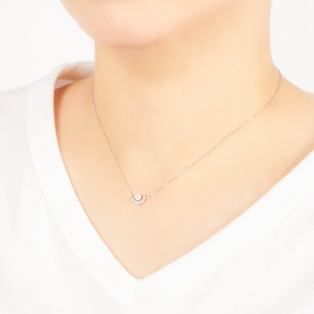 【NEW】【 金属アレルギー対応 】ステンレス クレセントムーン 合成シェルパール ネックレス