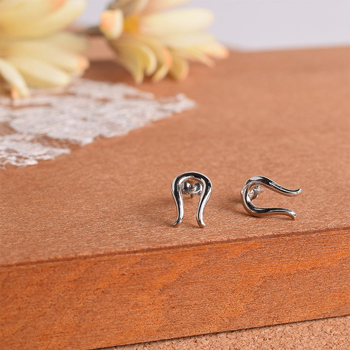 ホースシュー チタンポストピアス