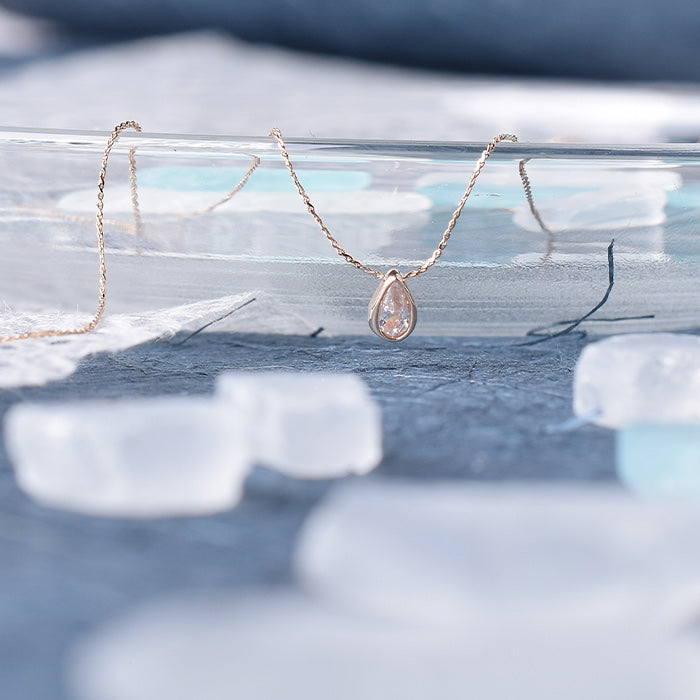 キュービックジルコニア ティアドロップネックレス