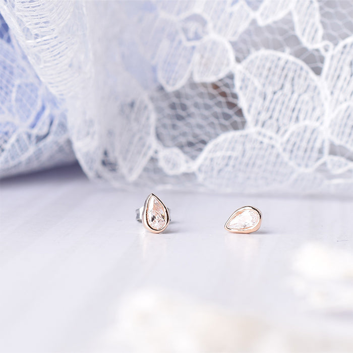 キュービックジルコニア ティアドロップピアス