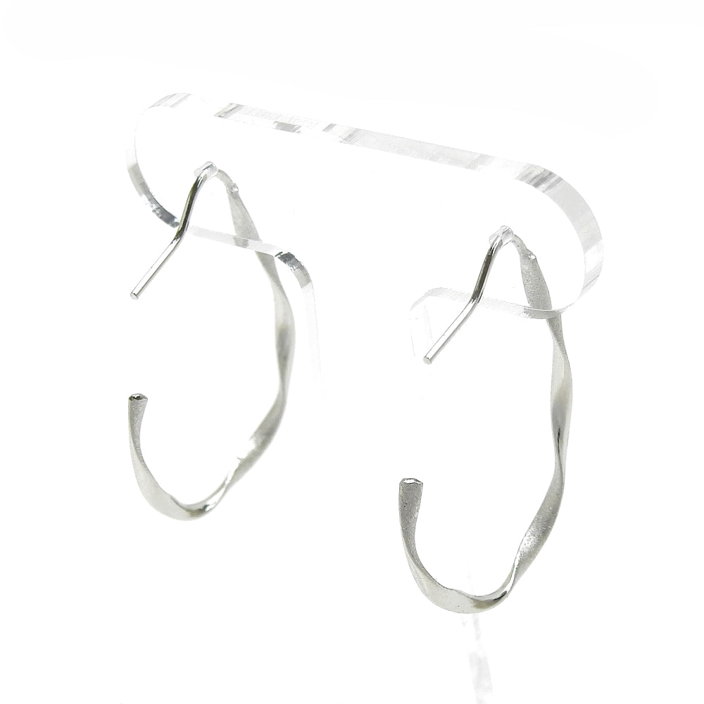 ツイストフープピアス