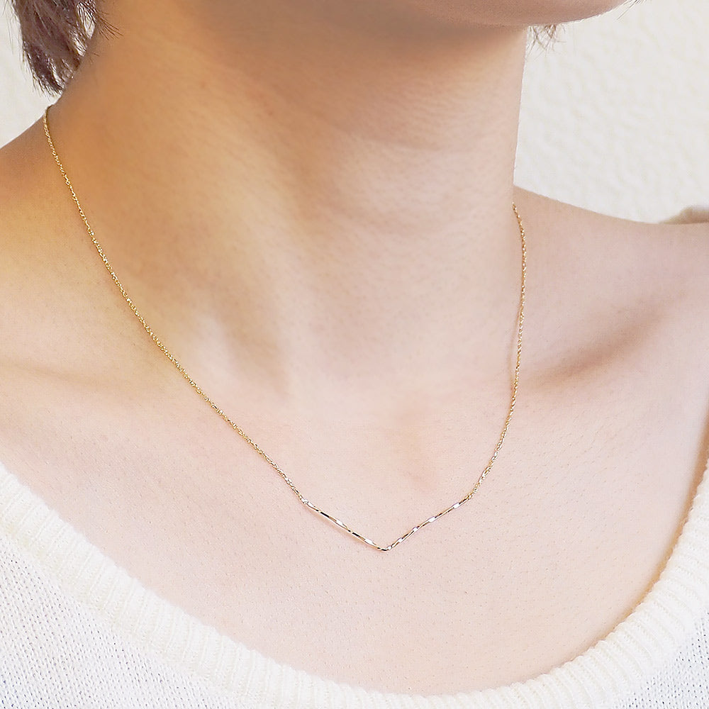 Vラインゴールドネックレス