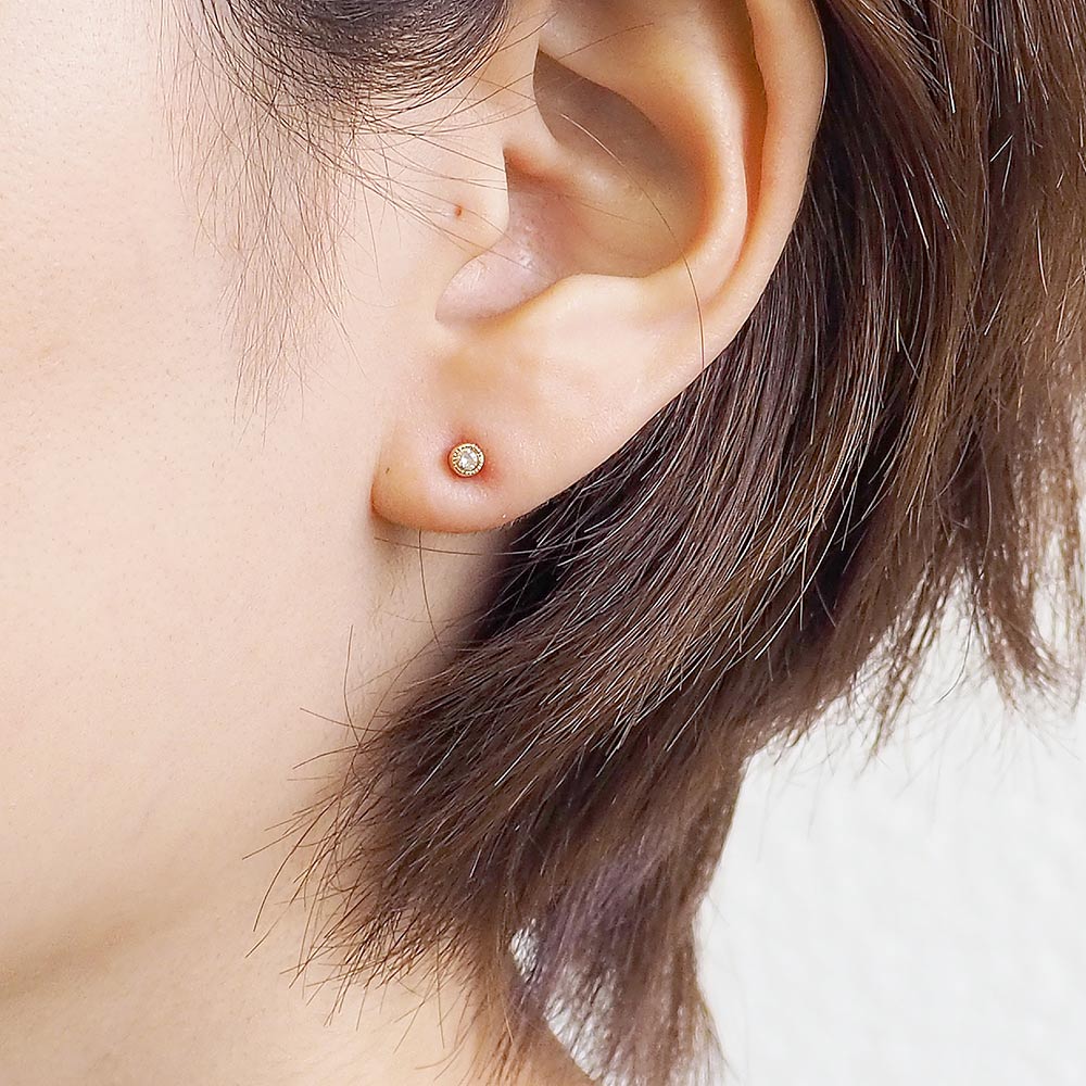 一粒キュービックジルコニア セラミックポストピアス