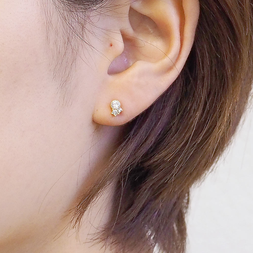 【itam人気商品】キュービックジルコニアセラミックポストピアス