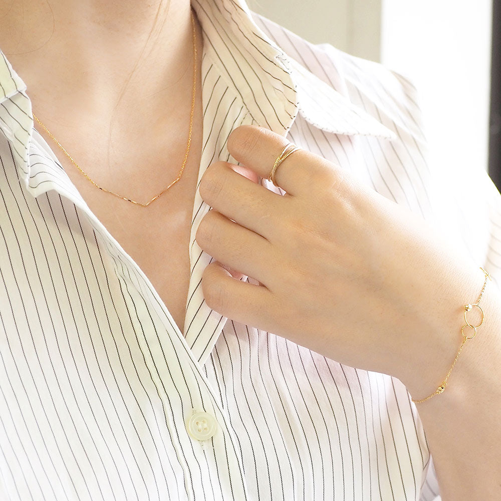 Vラインゴールドネックレス