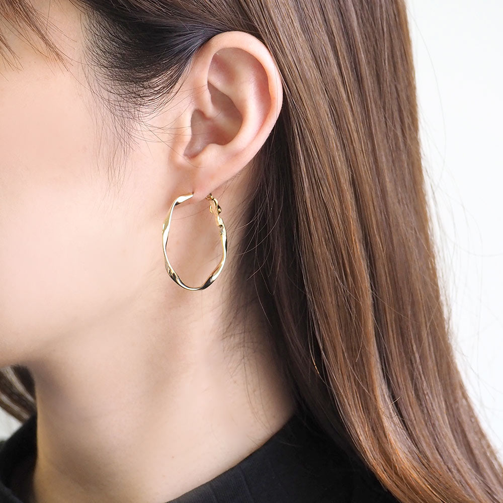 ツイストフープピアス