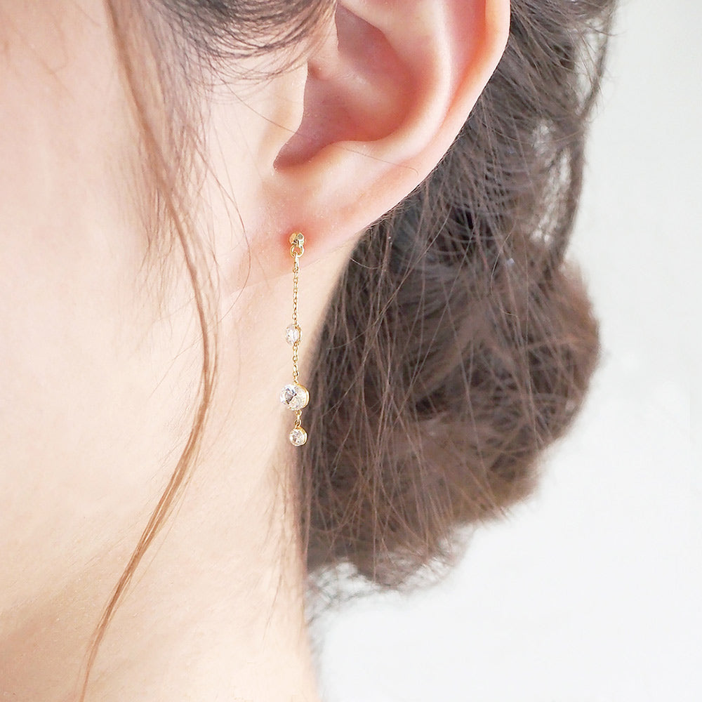 3連キュービックジルコニア セラミックポストピアス 金属アレルギー対応 日本製 itam