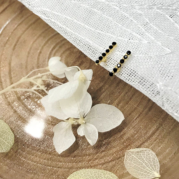 6連ストーンピアス