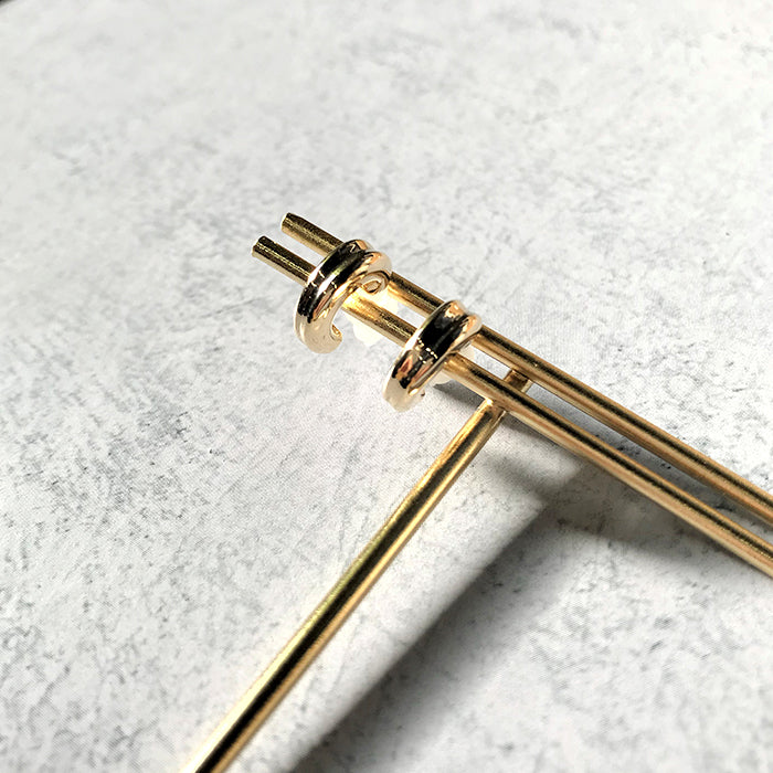 ハーフフープセラミックポストピアス