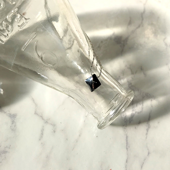 スクエアネックレス