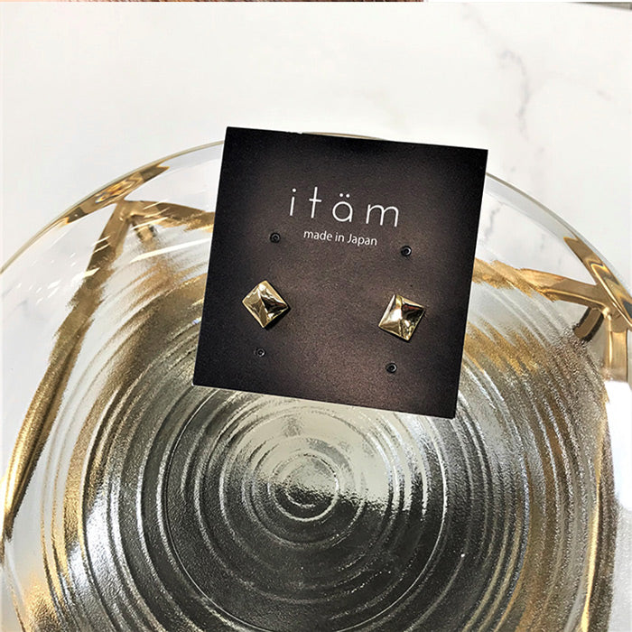 スクエアピアス