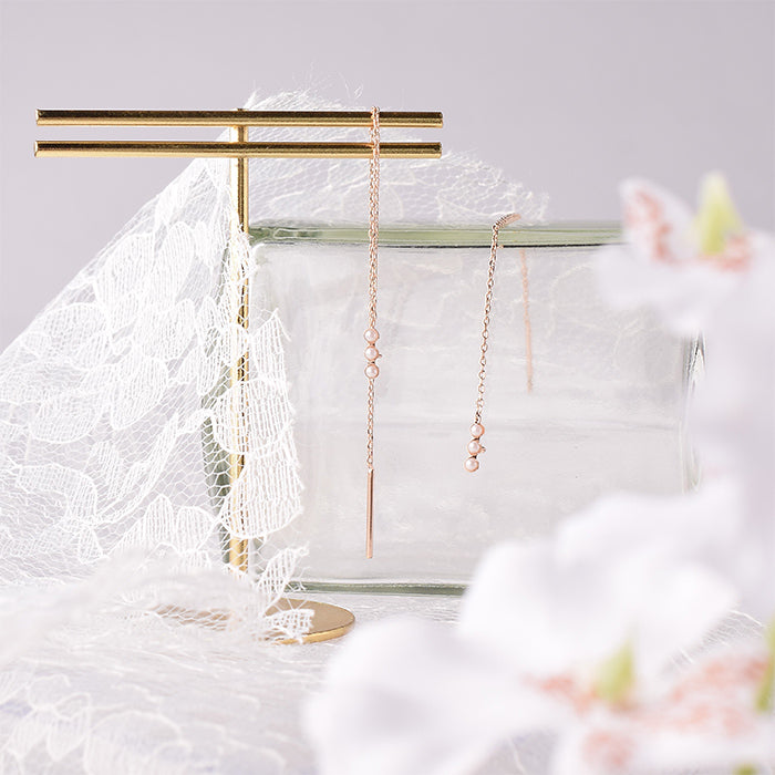 3連パールチェーンピアス