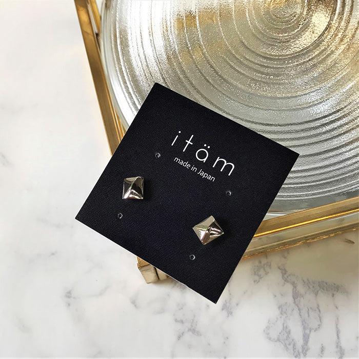 スクエアピアス