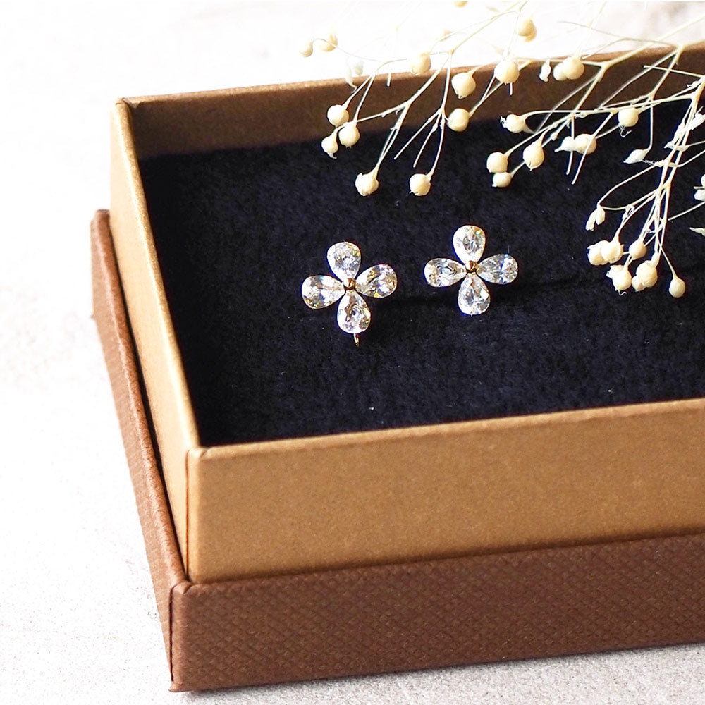 キュービックジルコニア フラワーノンホールピアス 痛くない イヤリング 金属アレルギー対応 日本製 itam ピアスみたいに見える