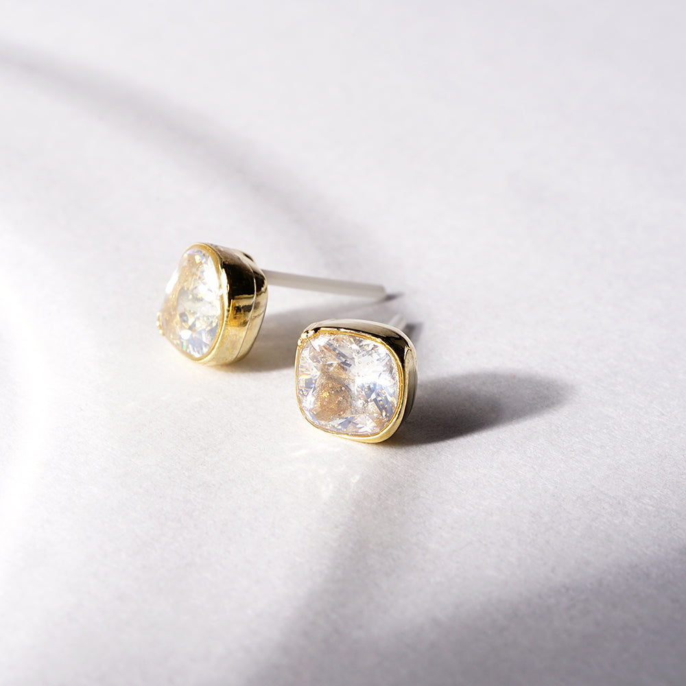 【 金属アレルギー対応 】カラーキュービックジルコニア セラミックポストピアス