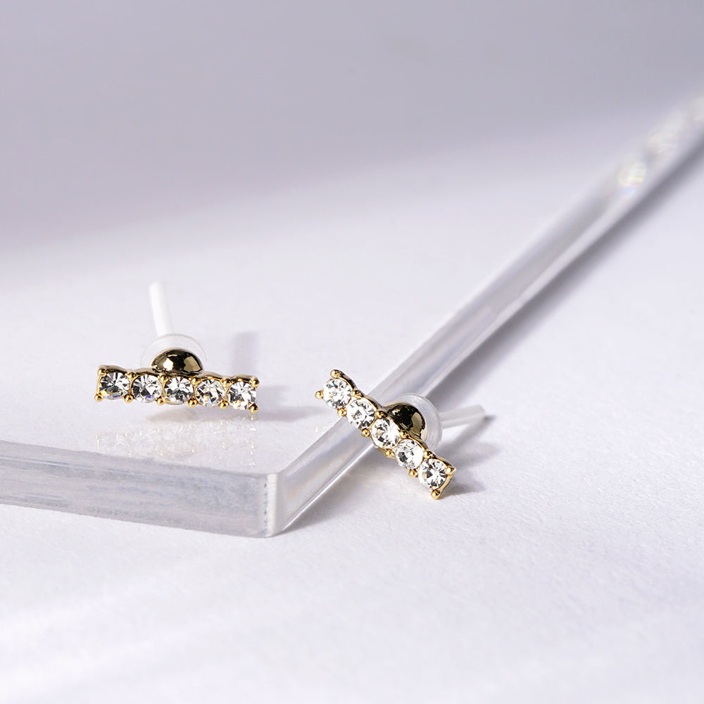 【 金属アレルギー対応 】ビジュー バーデザイン ゴールド セラミックポストピアス