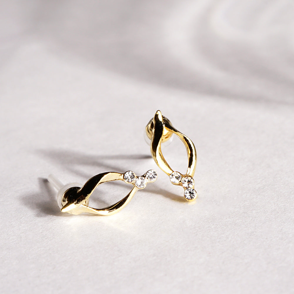 【 金属アレルギー対応 】3粒ビジュー セラミックポストピアス