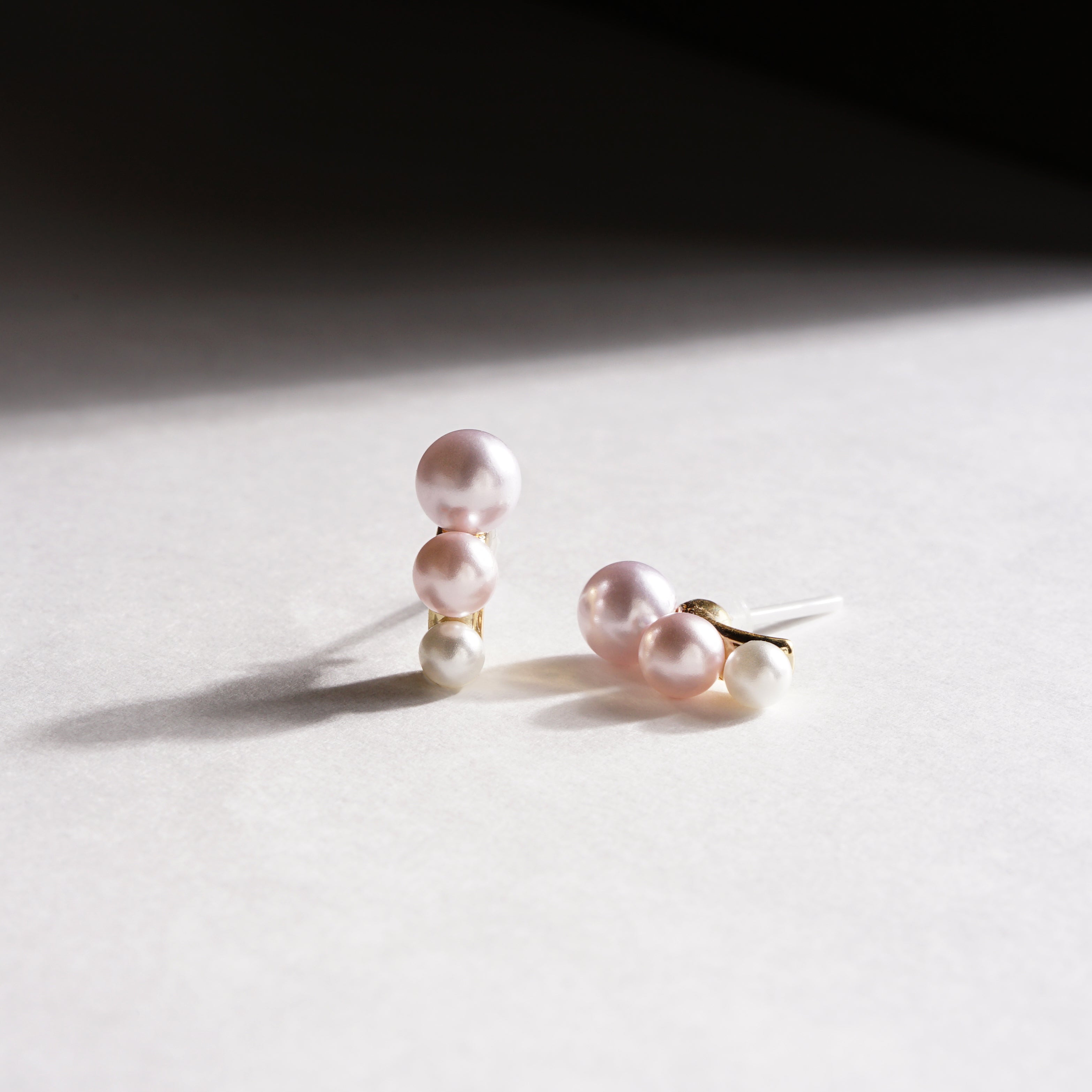 【NEW】【 金属アレルギー対応 】3連カラーパール セラミックポストピアス