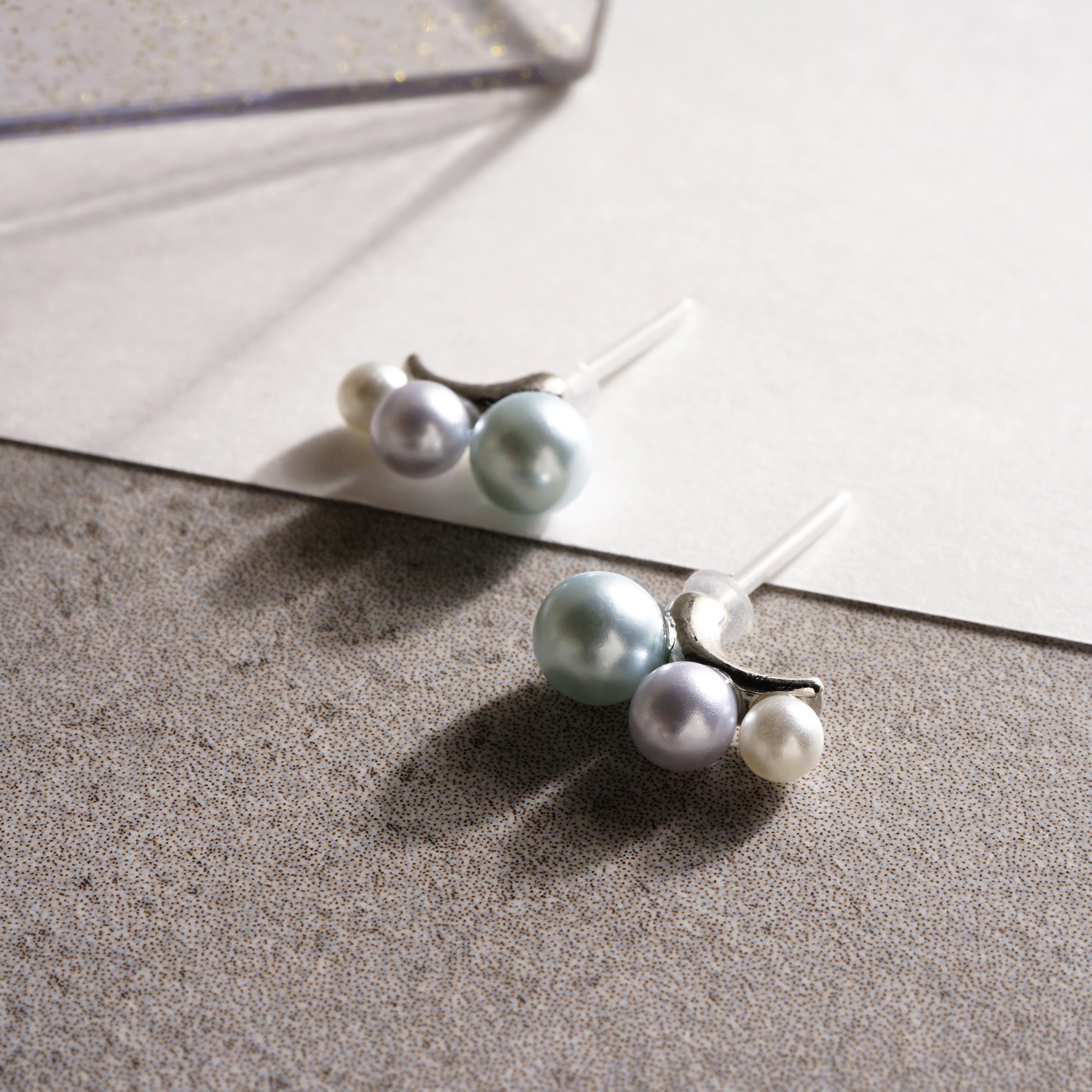 【NEW】【 金属アレルギー対応 】3連カラーパール セラミックポストピアス