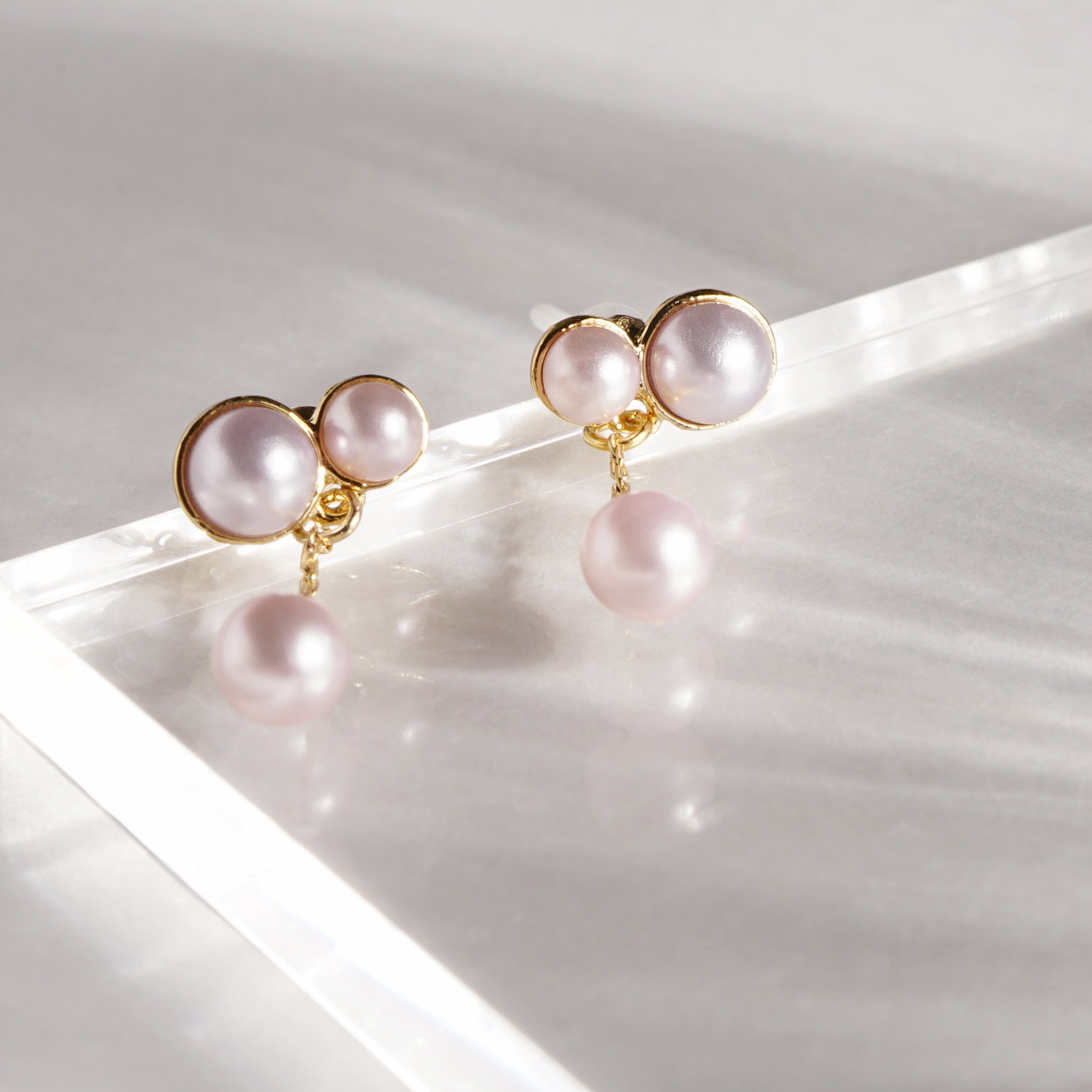 【NEW】【 金属アレルギー対応 】3粒カラーパール セラミックポストピアス