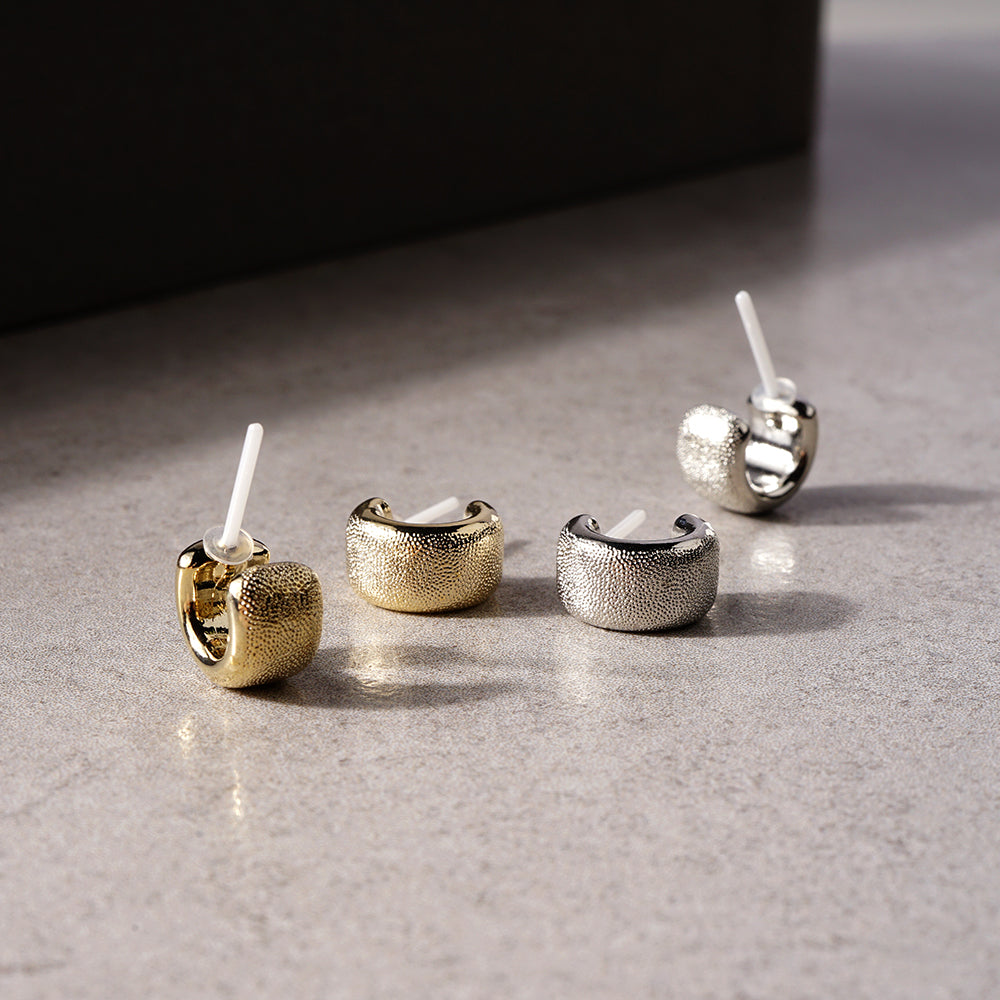 金属アレルギー対応 梨地 フープセラミックピアス | itam 金属アレルギー対応アクセサリー