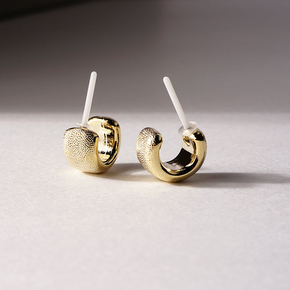 金属アレルギー対応 梨地 フープセラミックピアス | itam 金属アレルギー対応アクセサリー