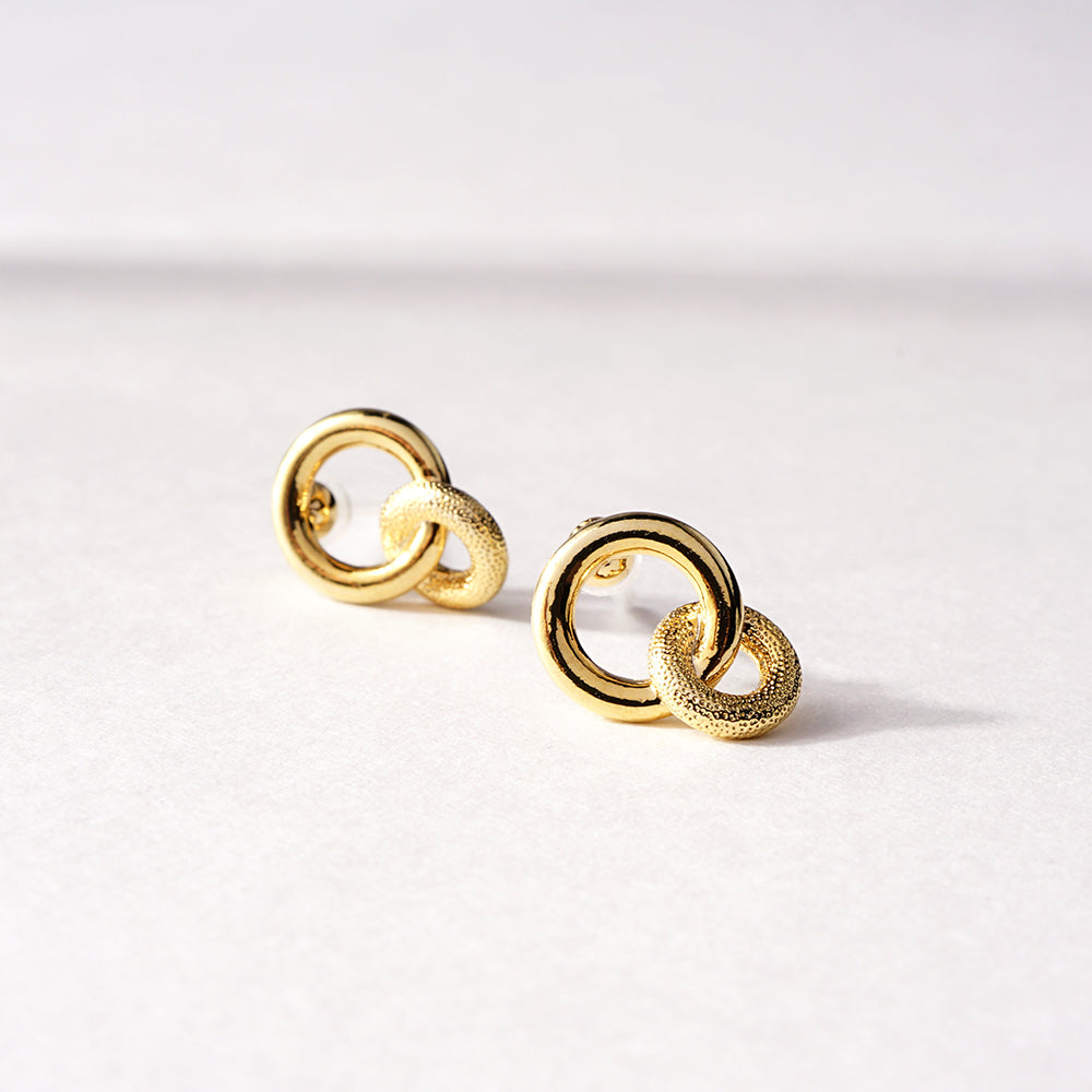 金属アレルギー対応 梨地  ダブルリング セラミックピアス | itam 金属アレルギー対応アクセサリー