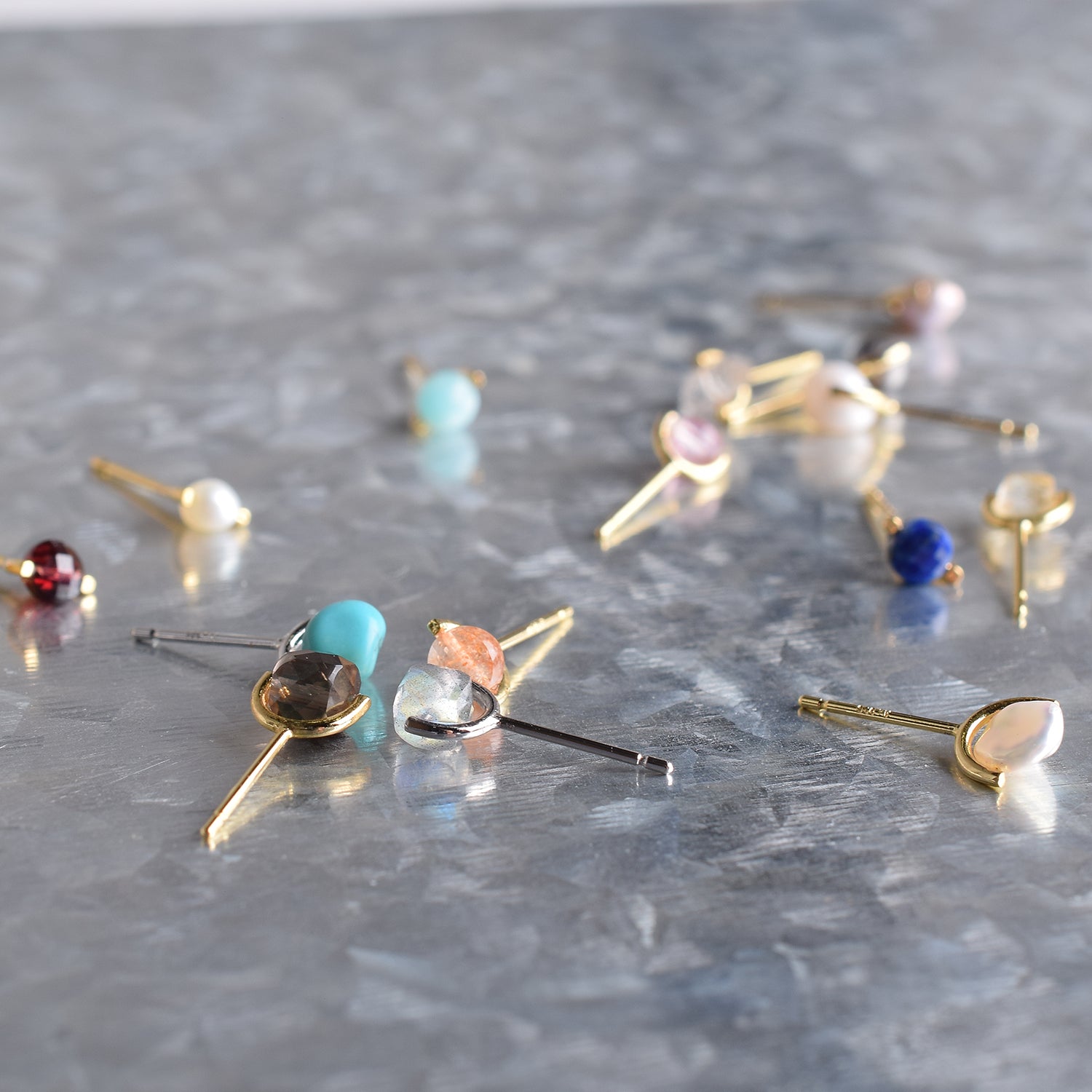【12月 誕生石】Natural stone ラピスラズリ シングルピアス